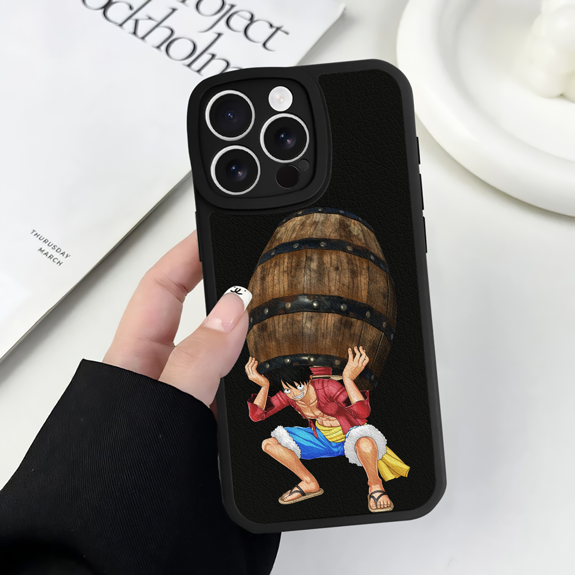 （画像用） ワンピース モンキー・D・ルフィ ONE PIECE Monkey D. Luffy 【iPhone 16シリーズ対応】シリコンスマホケース（レザー調） 材質：シリコン
